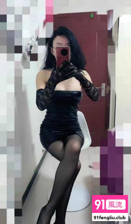 小蛮腰喷泉御姐